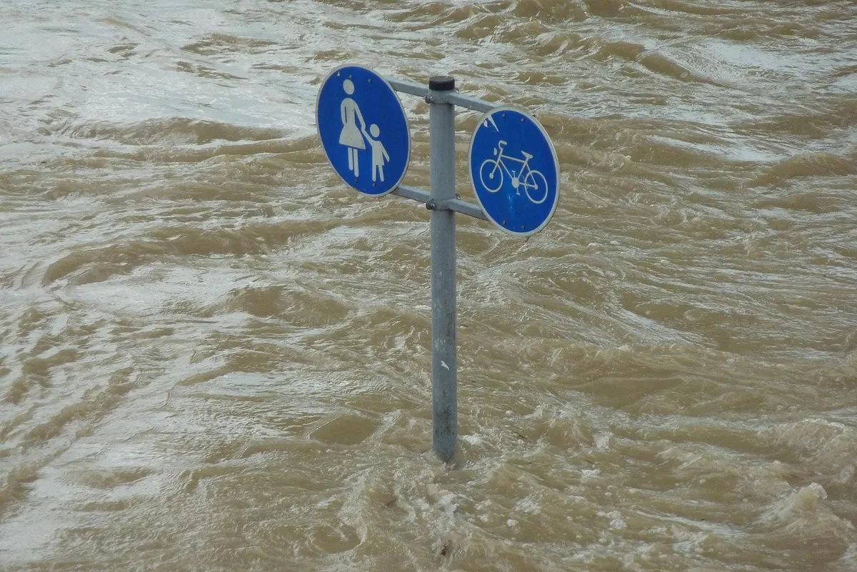 flood, sign, downfall, water, flooding, flooded, environment, catastrophe, pedestrian, cyclist, danube, natural disaster, environmental protection, storm, danub
