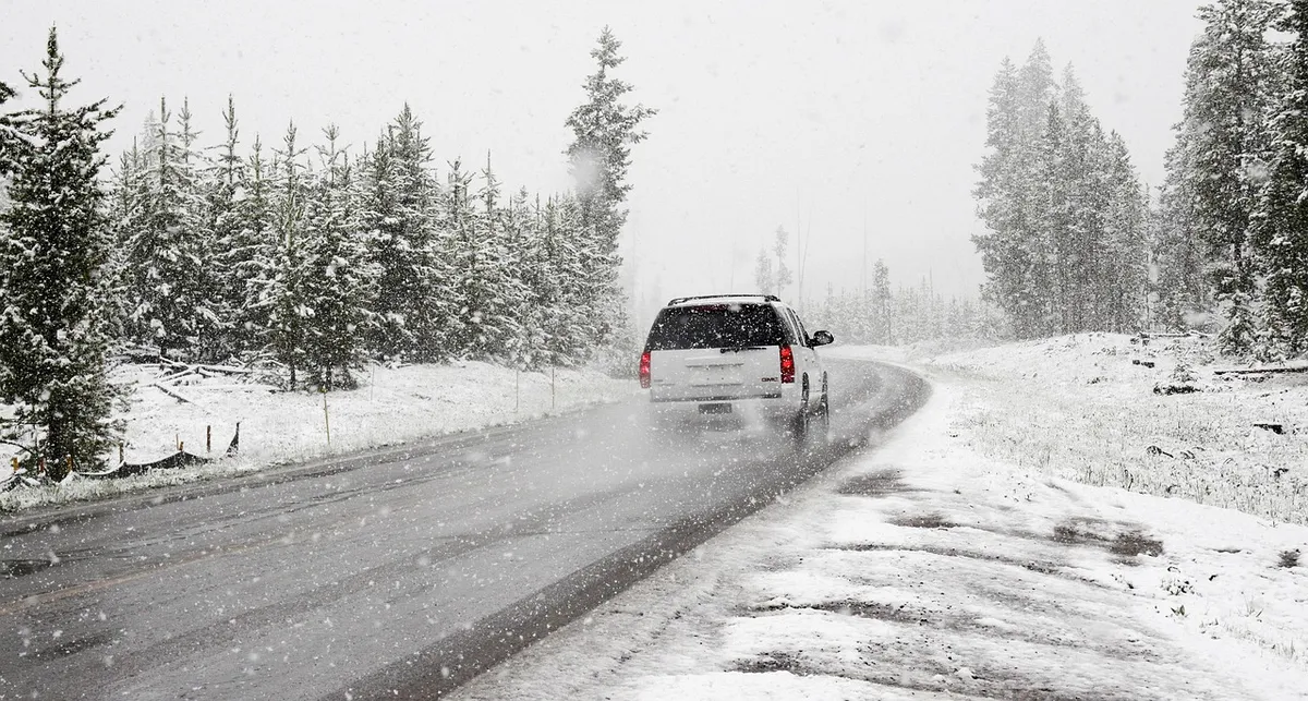 snow, road, car wallpapers, nature, suv, winter, car, vehicle, drive, driving, road trip, snowstorm, snowing, snowfall, conifers, coniferous, snow covered
